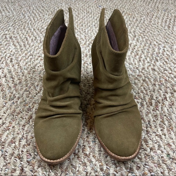 SPLENDID OLIVE GREEN SUEDE ANKLE BOOTIES - Picture 4 of 10